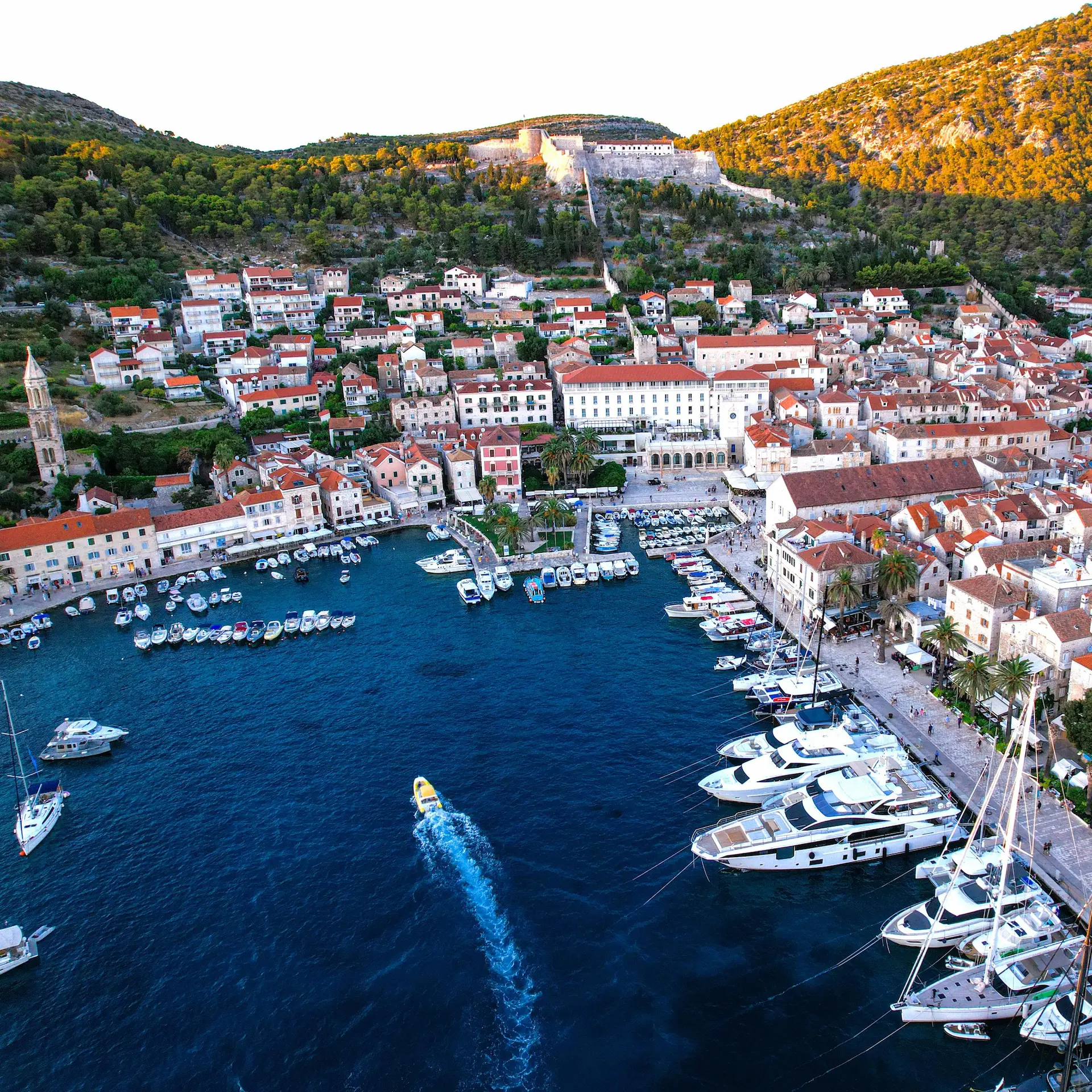 Rent a Boat Luigi Hvar